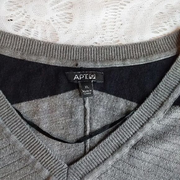 Three top bundle- Sz XL - Picture 9 of 13